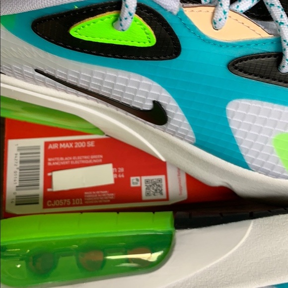 • NIKE AIR MAX 200 SE white/black-electric green M - Picture 10 of 16